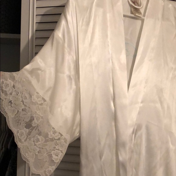 In Bloom Bride Robe - Picture 2 of 5